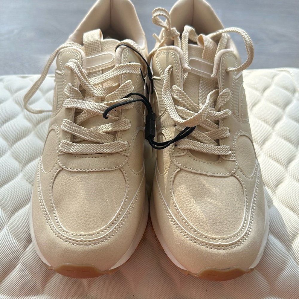 New ZARA sneakers. Size 10